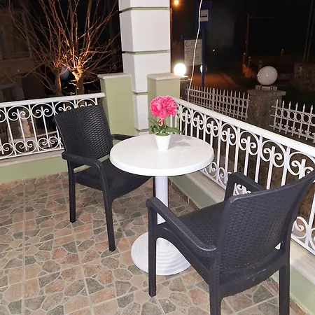 Ninas Pool Residence II * Basztúni