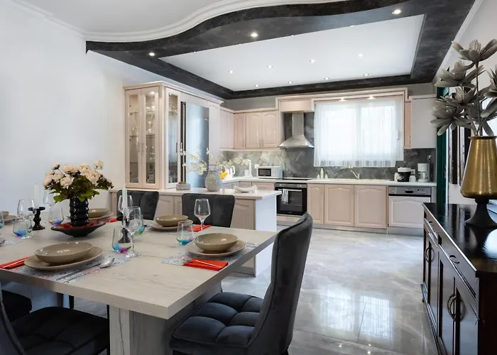 Ninas Pool Ii * Bastounion