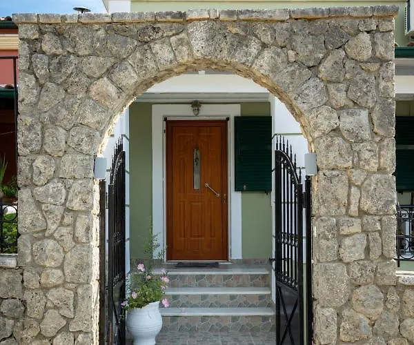 Appartement Ninas Pool Ii Bastounion