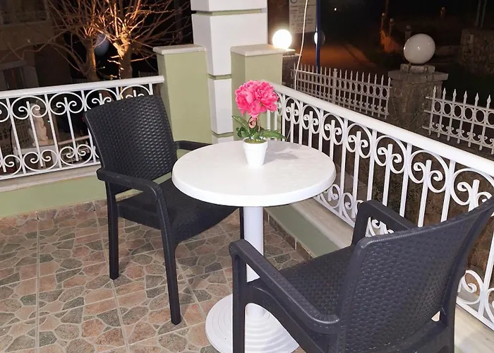 Ninas Pool Ii * Bastounion