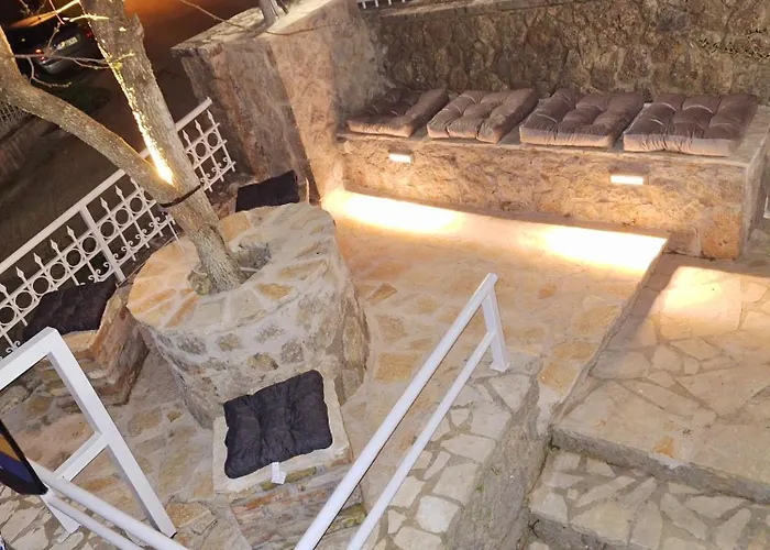 Ninas Pool Ii Lägenhet Bastounion