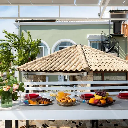 Apartman Ninas Pool Ii Basztúni