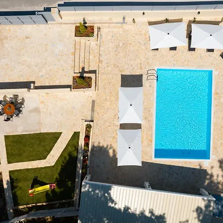 Ninas Pool Ii Apartman