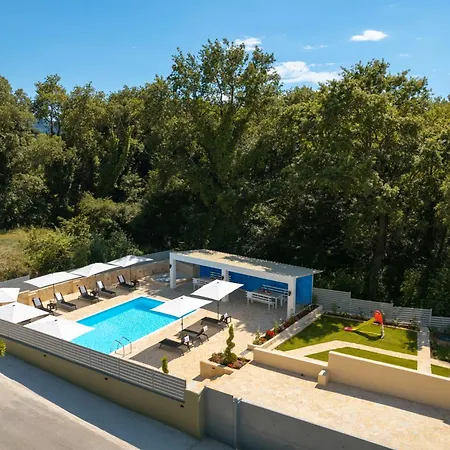 Apartman Ninas Pool Ii *