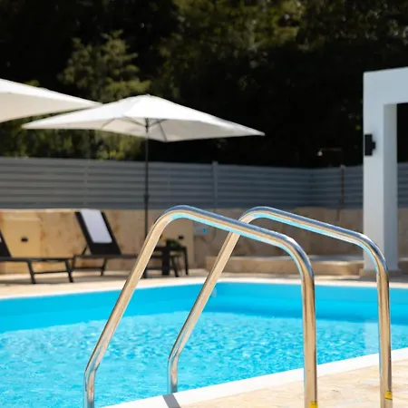 Apartman Ninas Pool Ii Basztúni